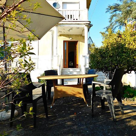Villa Unifamiliare Con Posto Auto! 레반토 외부 사진
